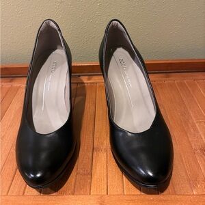 Ecco Women's Classic Black Heels